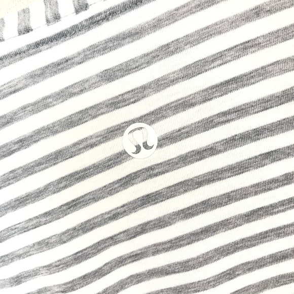 Lululemon tee “flaw” - Picture 5 of 11